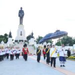 พระบาทสมเด็จพระเจ้าอยู่หัว และสมเด็จพระนางเจ้า ฯ พระบรมราชินี เสด็จพระราชดำเนินไปในการพระราชพิธีทรงบำเพ็ญพระราชกุศลวันนวมินทรมหาราช พุทธศักราช ๒๕๖๙ ณ พระที่นั่งอมรินทรวินิจฉัย พระบรมมหาราชวัง