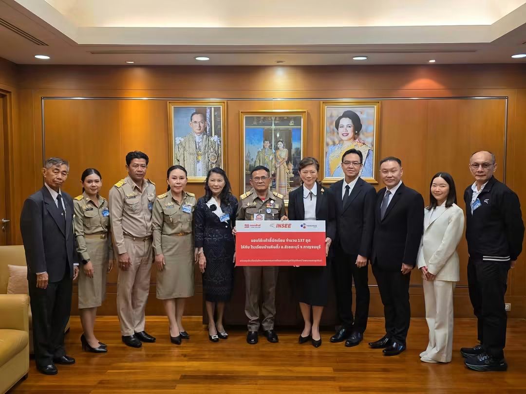 ปูนซีเมนต์นครหลวง ร่วมกับตัวแทนจำหน่าย สนับสนุนการศึกษาเยาวชนไทย มอบโต๊ะ-เก้าอี้นักเรียน 137 ชุด ให้โรงเรียนบ้านหินตั้ง